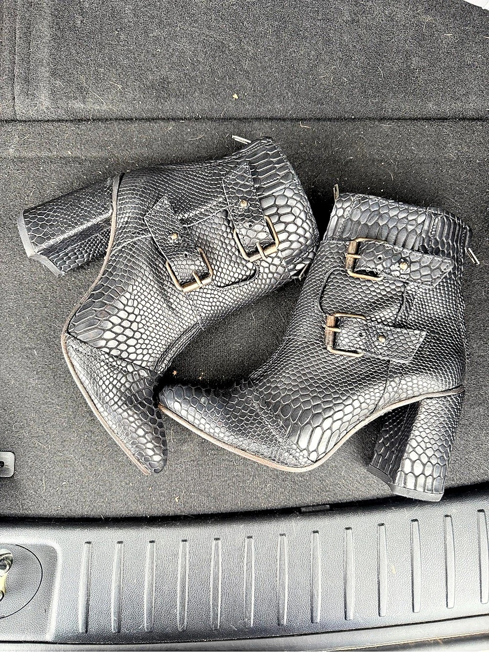 JOEY Black Leather Ankle Boots US 9